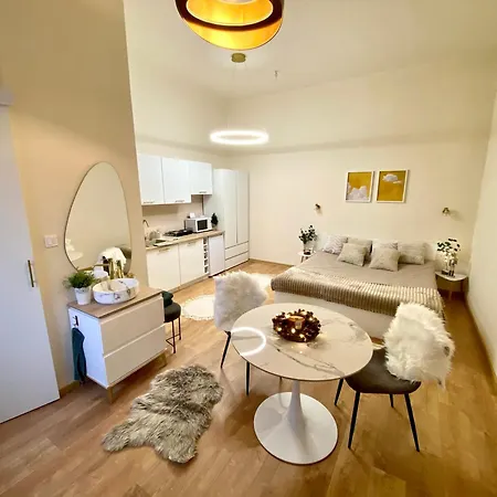 Csendes Stúdió Veszprém Mellett Apartman