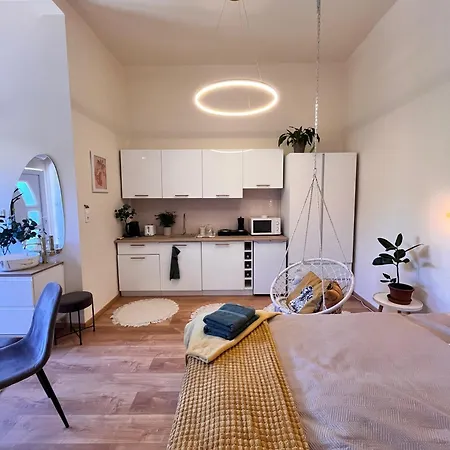 Csendes Stúdió Veszprém Mellett Apartman *