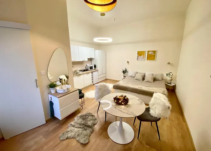 Csendes Stúdió Veszprém Mellett Apartman